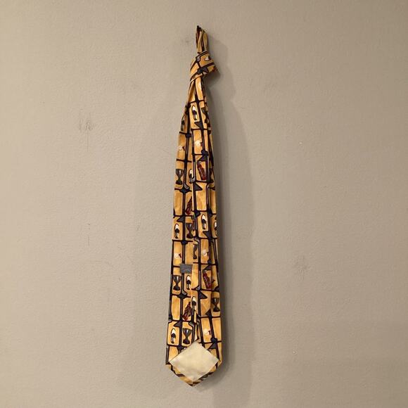 Golf Tie in Yellow by Lord & Taylor in Excellent Preloved Condition! - Picture 2 of 3